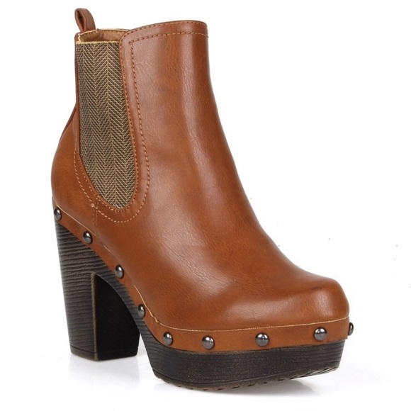 Studded Retro Chunky Heel Women's Clog Booties - Picture 2 of 3